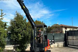 E155 Escavatore 24 q Hinowa VT2500 allargabile