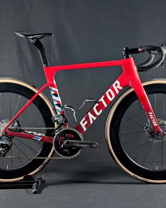 Bici da corsa Factor Ostro VAM Canadian Team Force