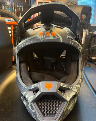 Casco Fox youth rampage