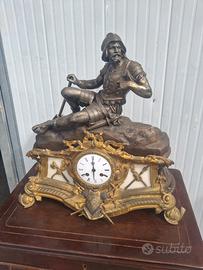 orologio antico ornamentato