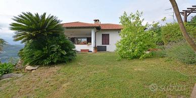 Villa di 244 m² con 4 locali e box auto doppio a V