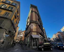 NEGOZIO A NAPOLI