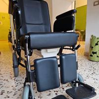 Sedia a rotelle basculante