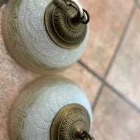 2 Lampade da parete in vetro bianco ed oro