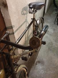 Bicicletta con sella Brooks