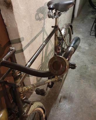 Bicicletta con sella Brooks