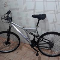 Bici FREJUS.
Cambio Shimano 3x7.