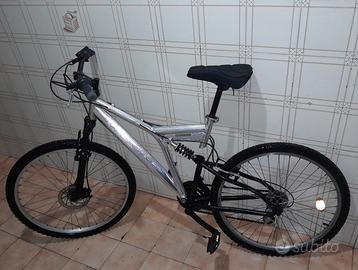 Bici FREJUS.
Cambio Shimano 3x7.