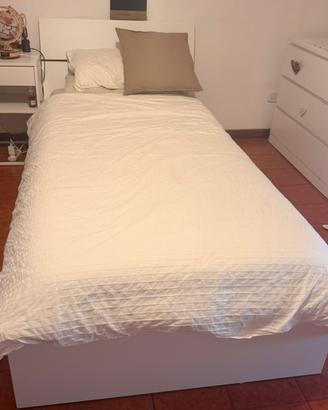 Letto singolo bianco con contenitore