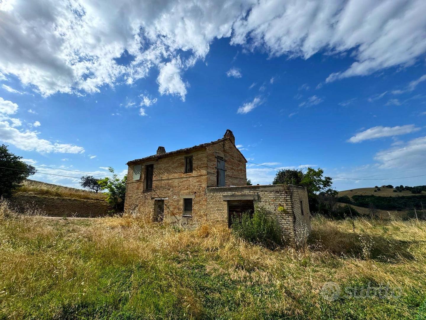 Rudere con terreno - Monte Giberto - Altro