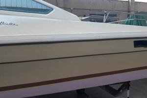 Barca cabinata akis 23