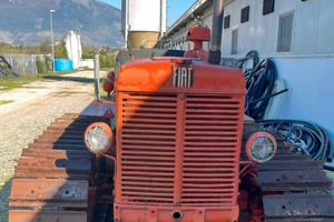 Trattore Fiat 55C cingolato con aratro