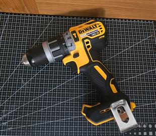 trapano avvitatore dewalt dcd796 con percussione 