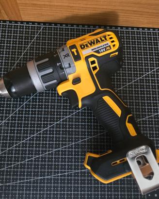 trapano avvitatore dewalt dcd796 con percussione 