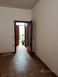 Immobile con garage e soffitta da ristrutturare