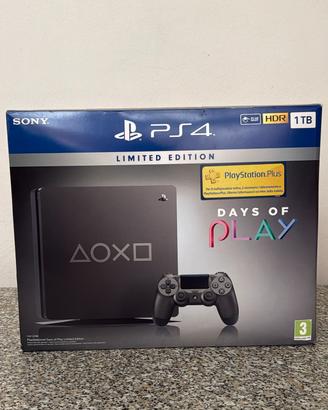 PlayStation 4 con due controller 