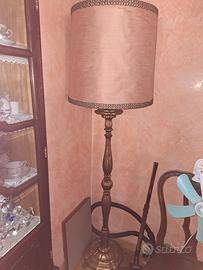 Lampada da terra 50 in legno intagliato e oro