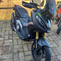 Honda X adv 750 con accessori