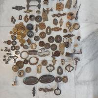 Fregi, borchie,maniglie d'epoca