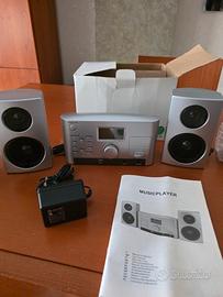 stereo piccolo con casse S.E.C.