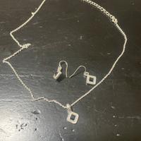 Collana con orecchini