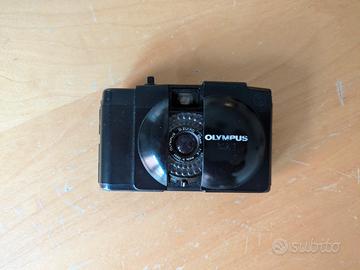 Olympus XA1