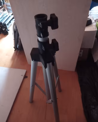 Parabola con trippiede e LNB