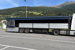 Semirimorchio Schwarzmüller centinato Bianchini
