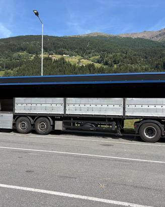 Semirimorchio Schwarzmüller centinato Bianchini