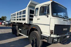 Iveco 330-35 scarrabile con cassa