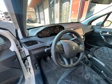 Peugeot 208 1.6 75 cv