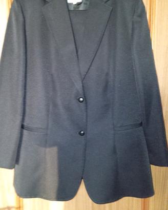 completo di giacca, gilet e gonna colore nero