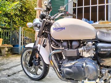 Triumph Bonneville 865