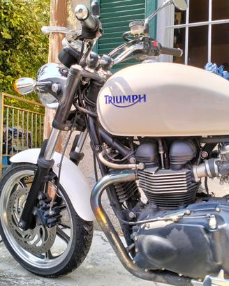 Triumph Bonneville 865