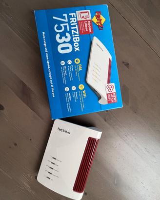 FRITZ!Box 7530 e opzionale FRITZ!Fon C5