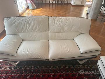 Due divani Château d'Ax in pelle primo fiore