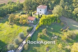 Villa di 464 m² con più di 5 locali e box auto dop