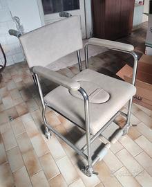 sedia comoda con ruote nota anche come sedia WC