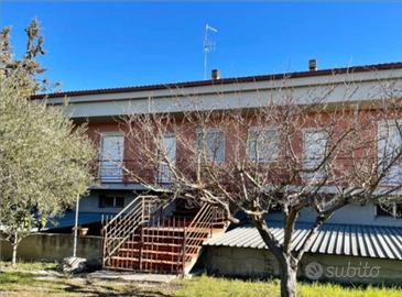 Villa indipendente plurifamiliare