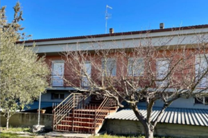 Villa indipendente plurifamiliare