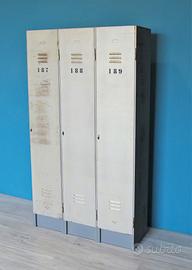 Armadietto vintage in ferro stile industriale