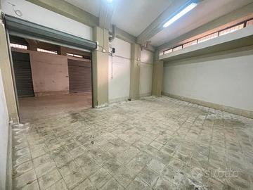 Ampio locale garage mq. 54 zona Barriera