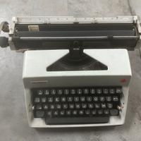 Macchina da scrivere vintage Olympia