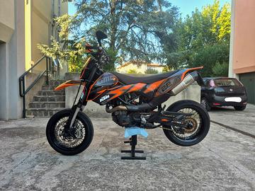 KTM 690 SMC 2010 - depo a libretto A2