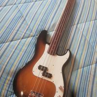 Basso elettrico Squier fretless