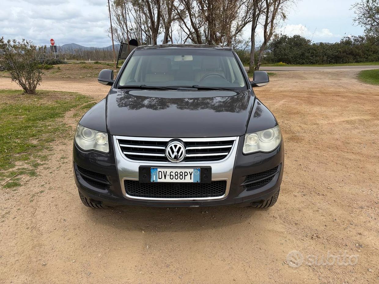 VOLKSWAGEN Touareg