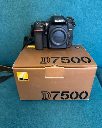 Permuto materiale Nikon con BMW R850R o altra moto