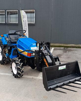 TRATTORE - ISEKI TU 165 - CON CARICATORE FRONTALE