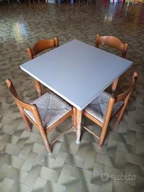 16 Tavoli +64sedie   20€ la coppia trattabili