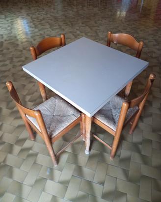 16 Tavoli +64sedie   20€ la coppia trattabili